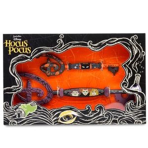 Hocus Pocus Disney Collectible Key Set